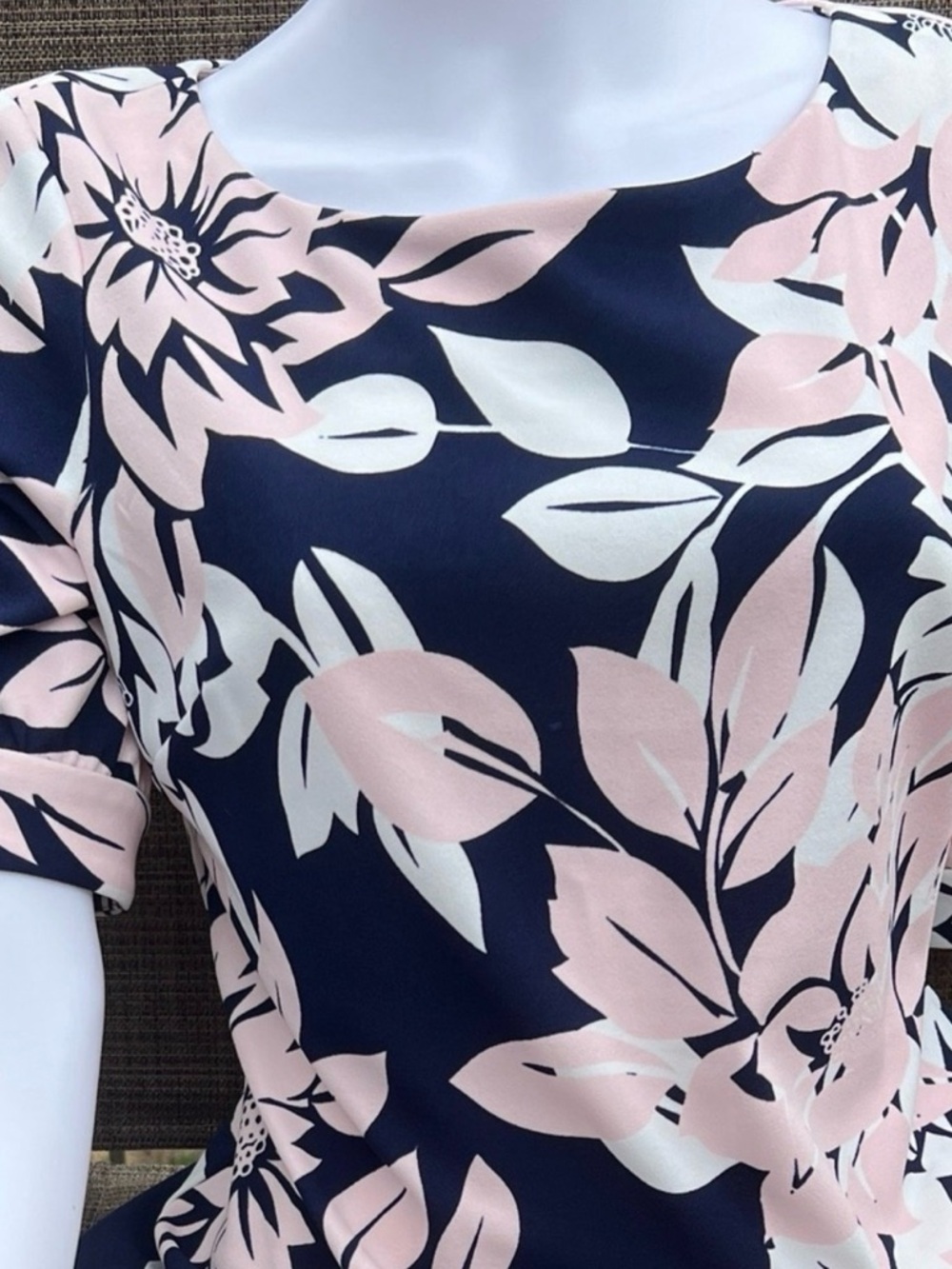 Jessica Navy and Blush Pink Floral Leaf Top. Size 10. 18” W. 34” L. NWT.